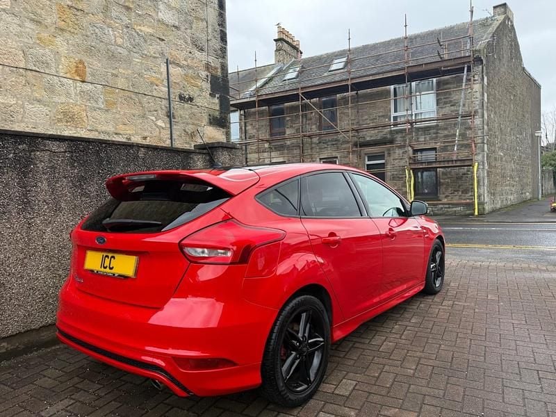 Used Ford Focus ST-Line 150 HP (110 kW) 2017 Red Hatchback