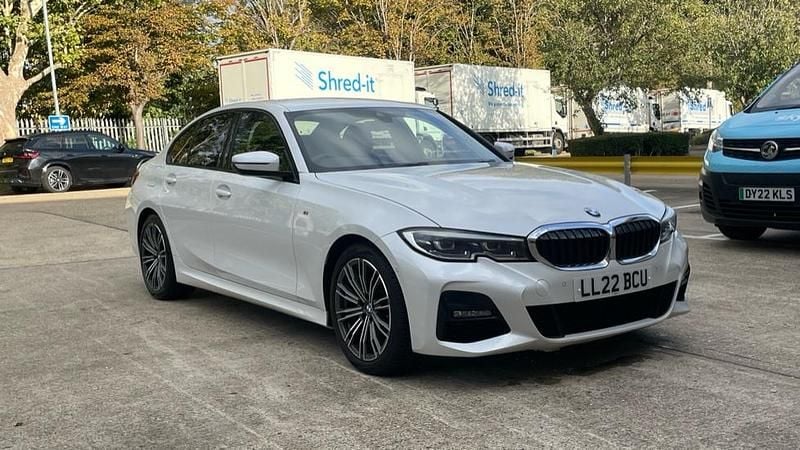 White Used 2022 BMW 320 M Sport | £23,800 (Good price) - Image 1/4