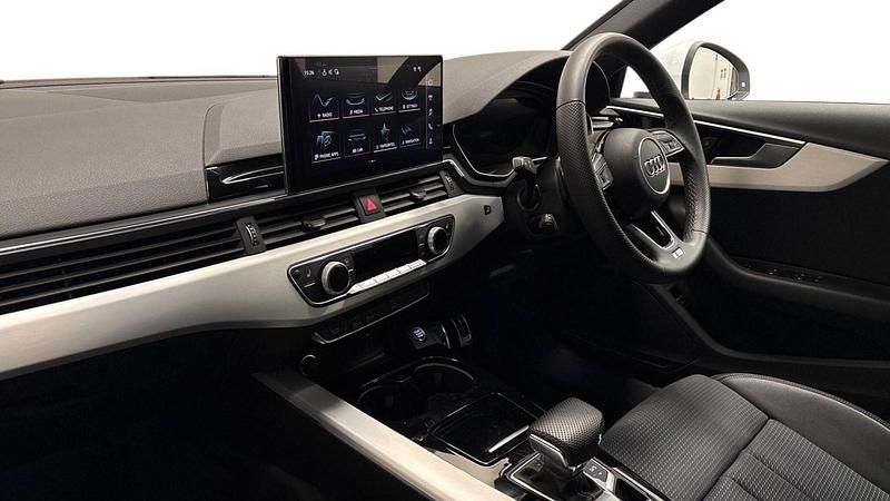 Used Audi A4 S-Line 204 HP (150 kW) 2024 White Estate