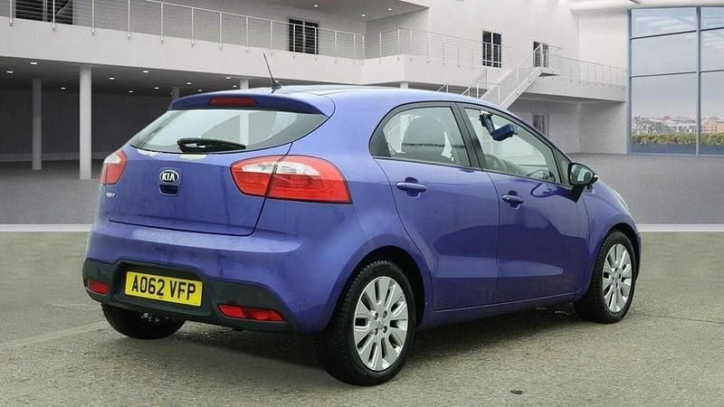 Used Kia Rio 107 HP (78 kW) 2012 Blue Hatchback