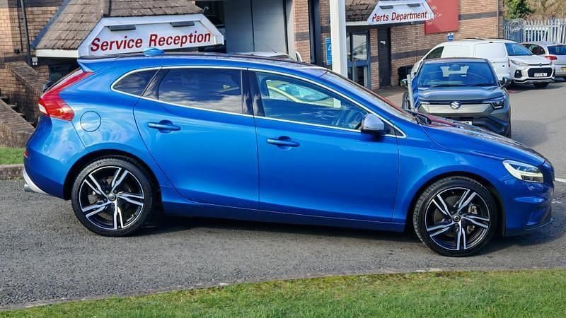 Used Volvo V40 R-Design 2019 Blue Hatchback