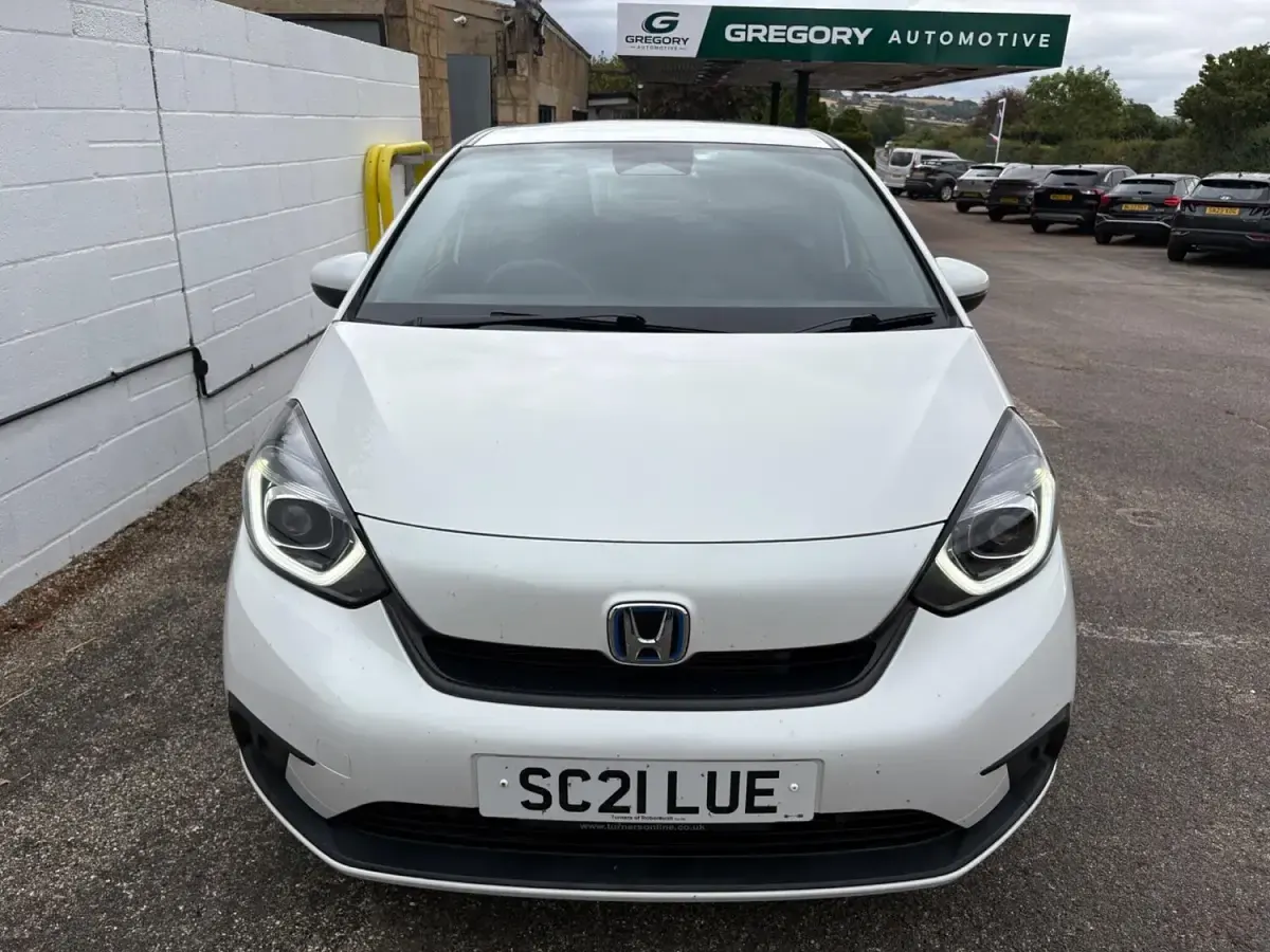 Used Honda Jazz Hybrid 107 HP (78 kW) 2021 White Hatchback