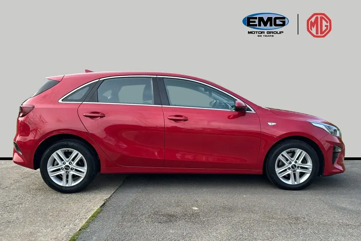 Usado Kia Ceed 134 CV (98 kW) 2021 Rojo Utilitario