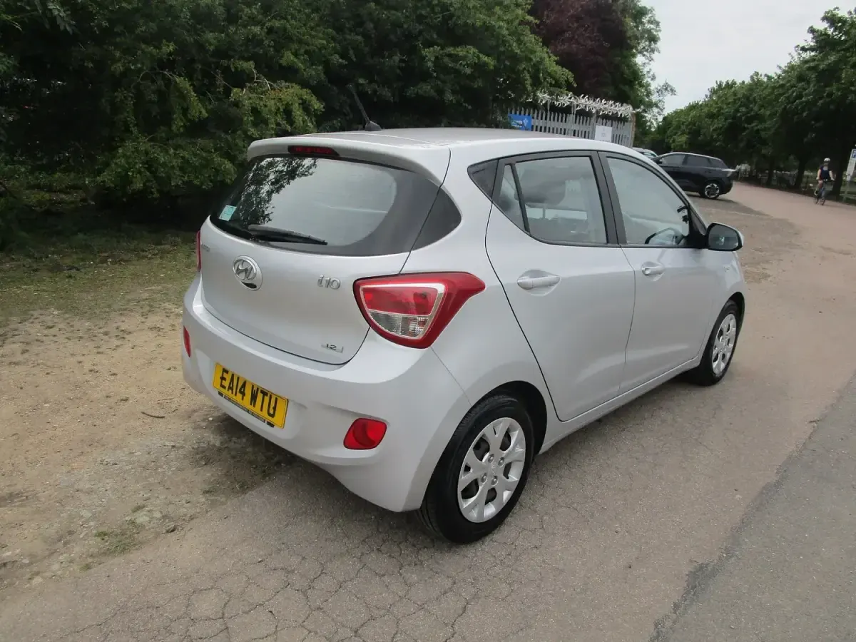 Used Hyundai i10 SE 87 HP (63 kW) 2014 Silver Hatchback
