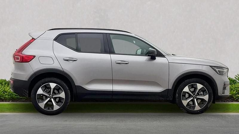Used Volvo XC40 Plus 197 HP (144 kW) 2025 Silver SUV