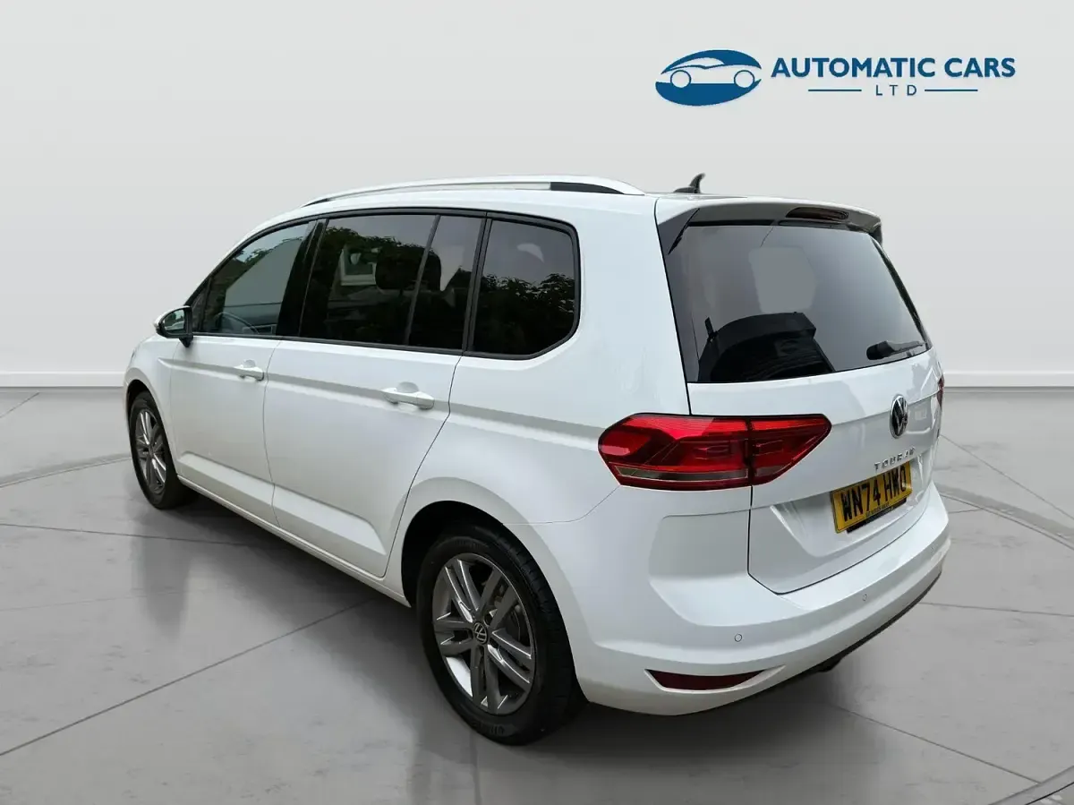 Used VW Touran Match 150 HP (110 kW) 2024 White MPV