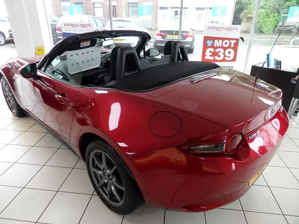 Used Mazda MX5 131 HP (96 kW) 2019 Red Cabriolet