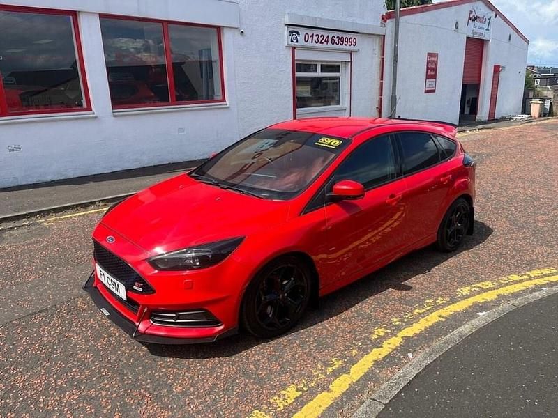 Red Used 2016 Ford Focus ST Hatchback | £8,990 (Good price) - Image 1/4