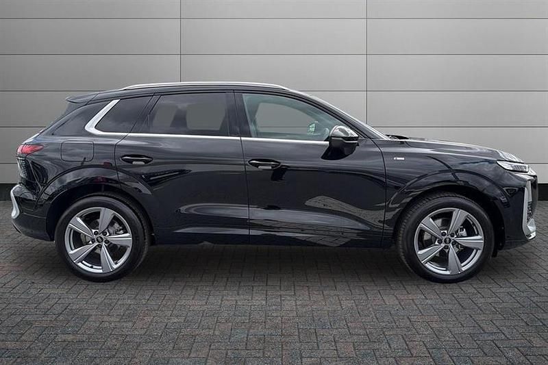 New Audi Q3 S-Line 150 HP (110 kW) 2026 Black SUV