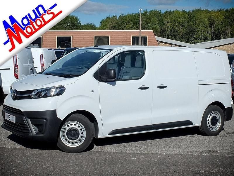 Used Toyota Proace Active 88 kW (120 HP) 2023 White MPV