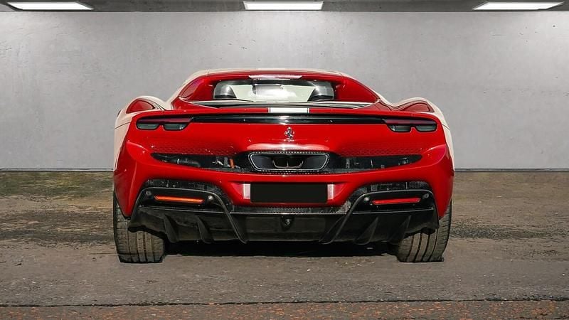 Begagnad Ferrari 296 830 HK (610 kW) 2022 Svart Sportkupé