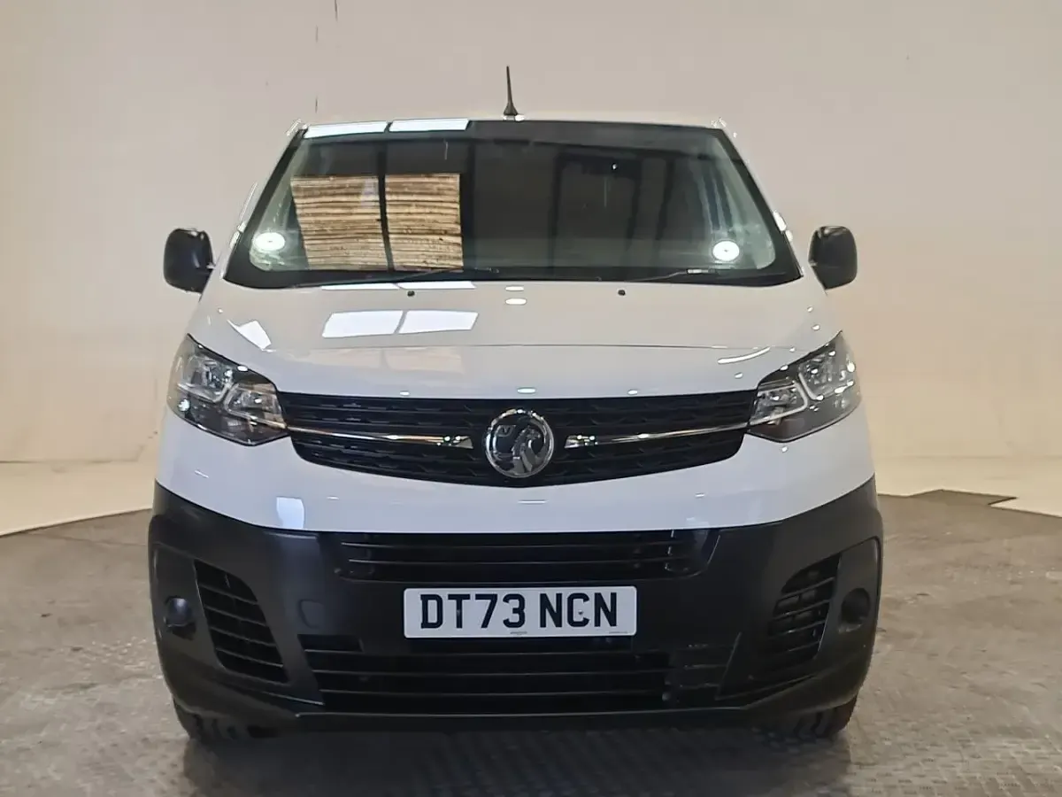 Used Vauxhall Vivaro 100 HP (73 kW) 2024 White MPV