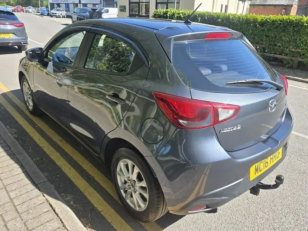 Begagnad Mazda 2 90 HK (66 kW) 2016 Grå Halvkombi