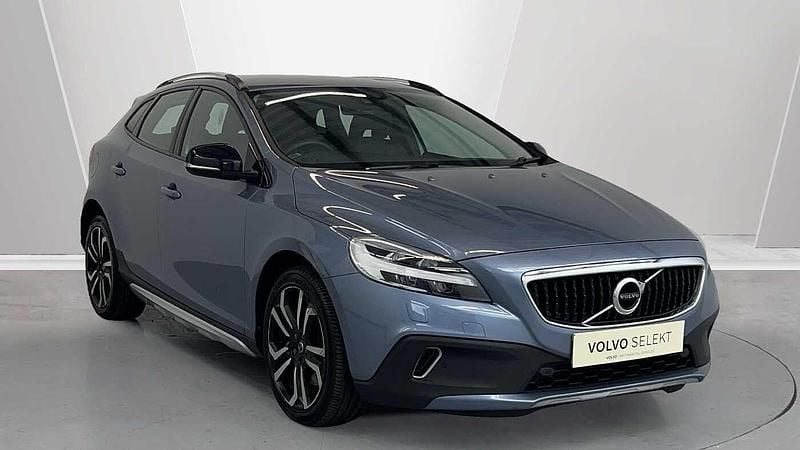 Used 2019 Volvo V40 CC Pro Estate | £14,301 (Expensive) - Image 1/4