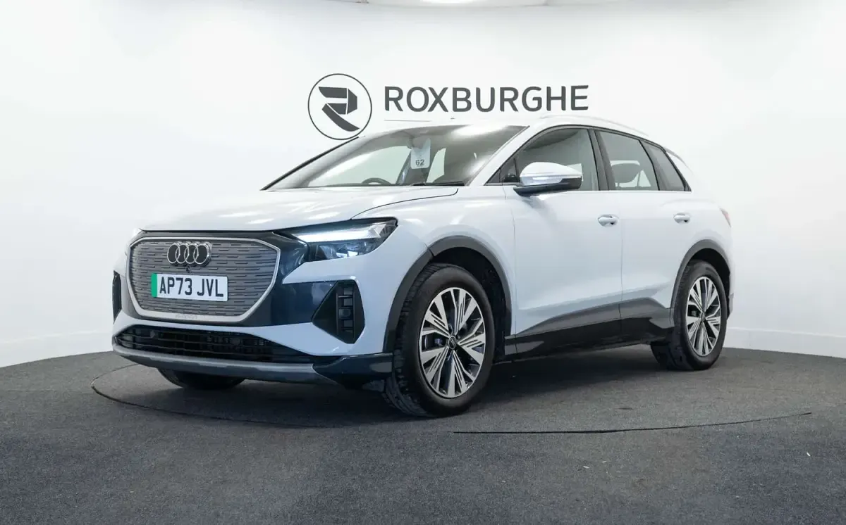 Käytetty Audi Q4 e-tron Sport 210 kW (286 HP) 2023 Valkoinen Katumaasturi