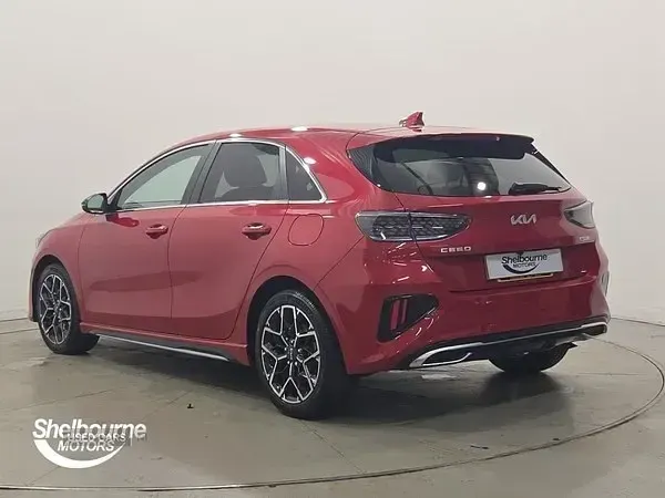 Używany Kia Ceed GT-Line 138 KM (101 kW) 2025 Czerwony Hatchback