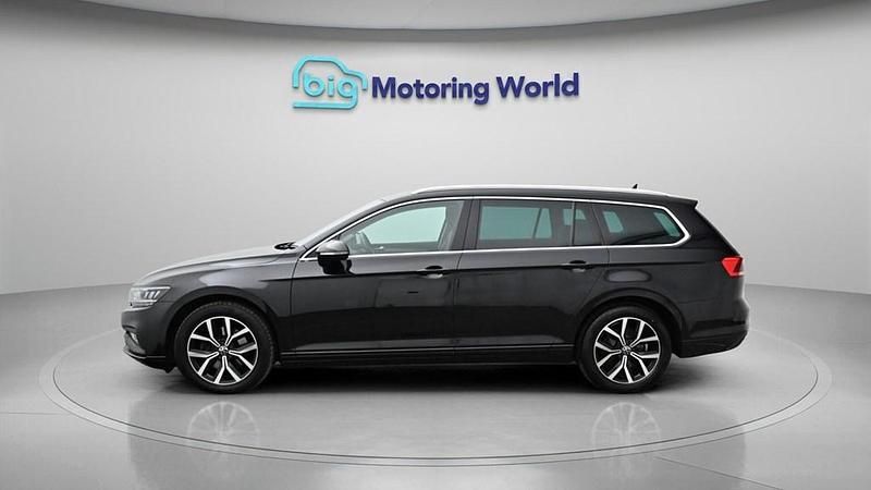 Used VW Passat SEL 150 HP (110 kW) 2023 Black Estate