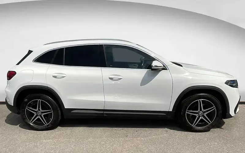Käytetty Mercedes EQA250+ AMG line 139 kW (190 HP) 2023 Valkoinen Katumaasturi