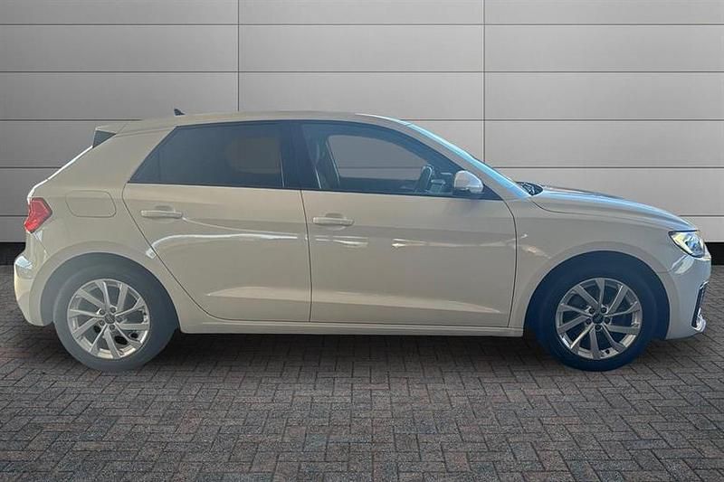Used Audi A1 Sport 110 HP (80 kW) 2022 White Hatchback