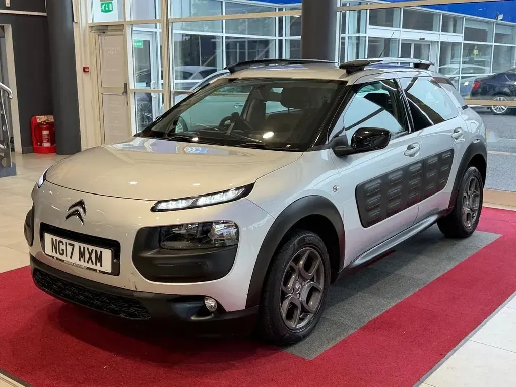 Used Citroën C4 Cactus Feel 82 HP (60 kW) 2017 Silver Hatchback
