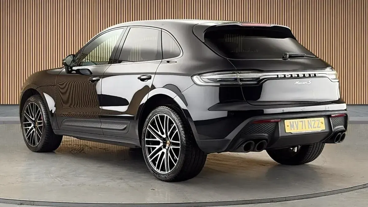Used Porsche Macan 380 HP (279 kW) 2021 Jet black SUV