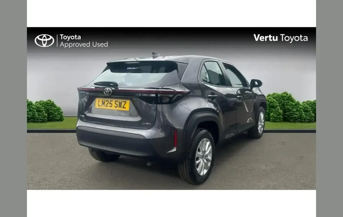 Used Toyota Yaris Cross 113 HP (83 kW) 2025 Grey SUV