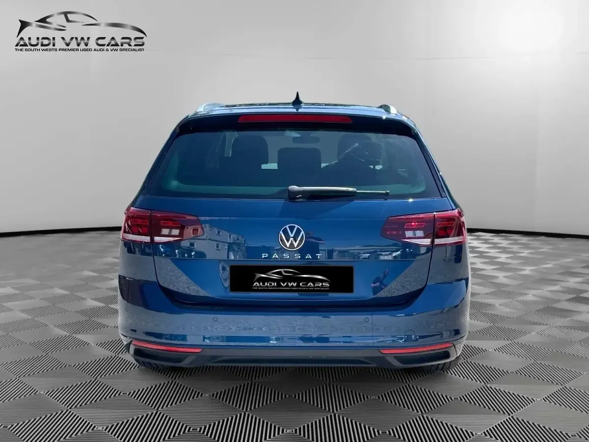 Used VW Passat SEL 150 HP (110 kW) 2022 Blue Estate