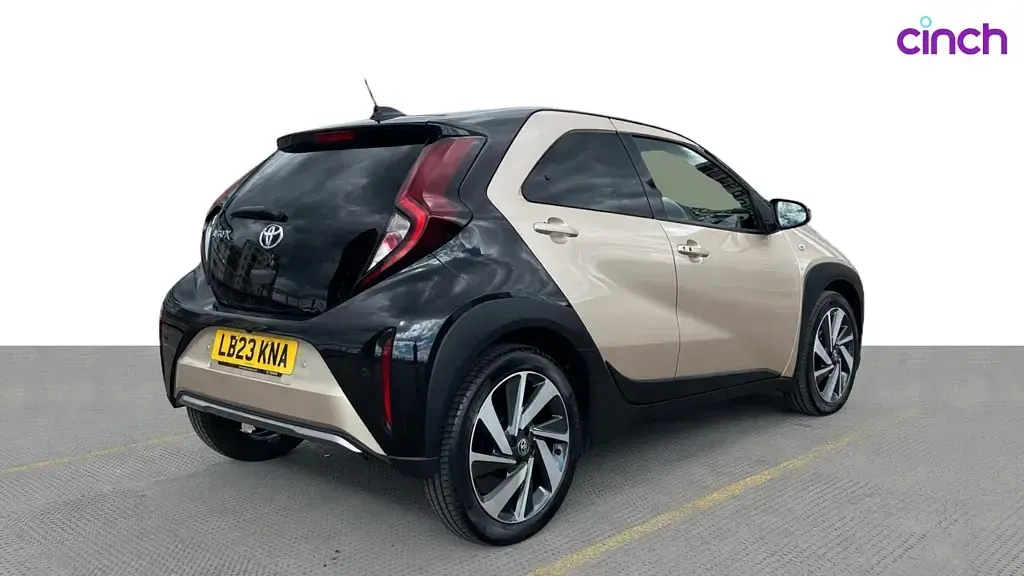 Used Toyota Aygo X 72 HP (52 kW) 2023 Beige SUV