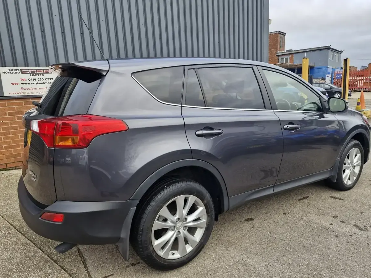 Usado Toyota RAV4 150 HP (110 kW) 2013 Cinzento SUV