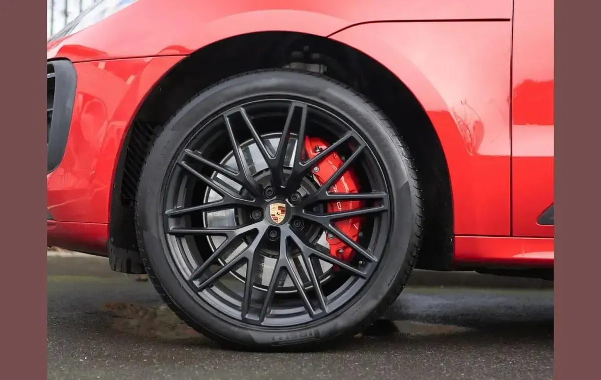 Used Porsche Macan 434 HP (319 kW) 2024 Red SUV