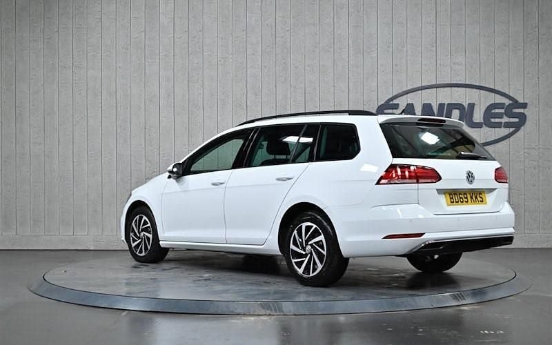 Used VW Golf VII Match 116 HP (85 kW) 2019 White Estate