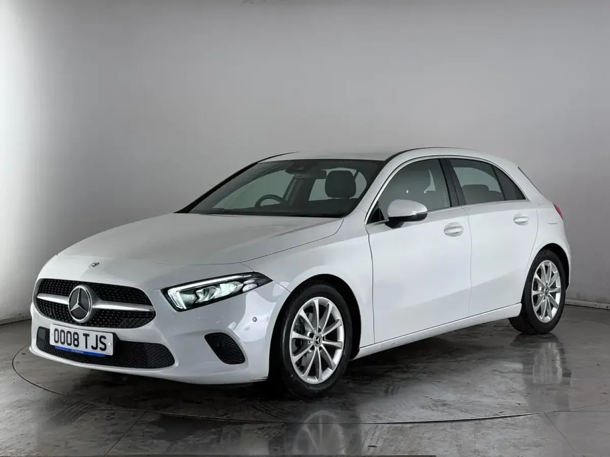 Begagnad Mercedes A180 Executive 2020 Vit Halvkombi