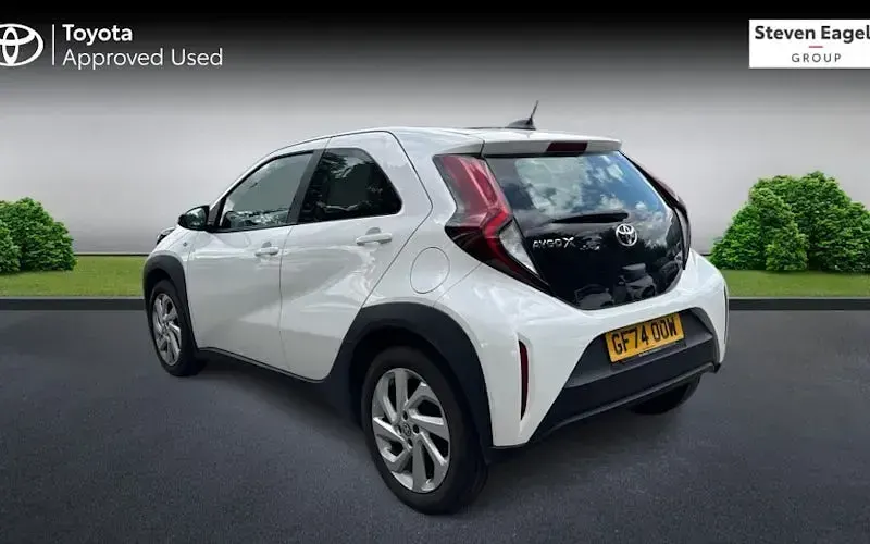 Used Toyota Aygo X PURE 72 HP (52 kW) 2024 White SUV