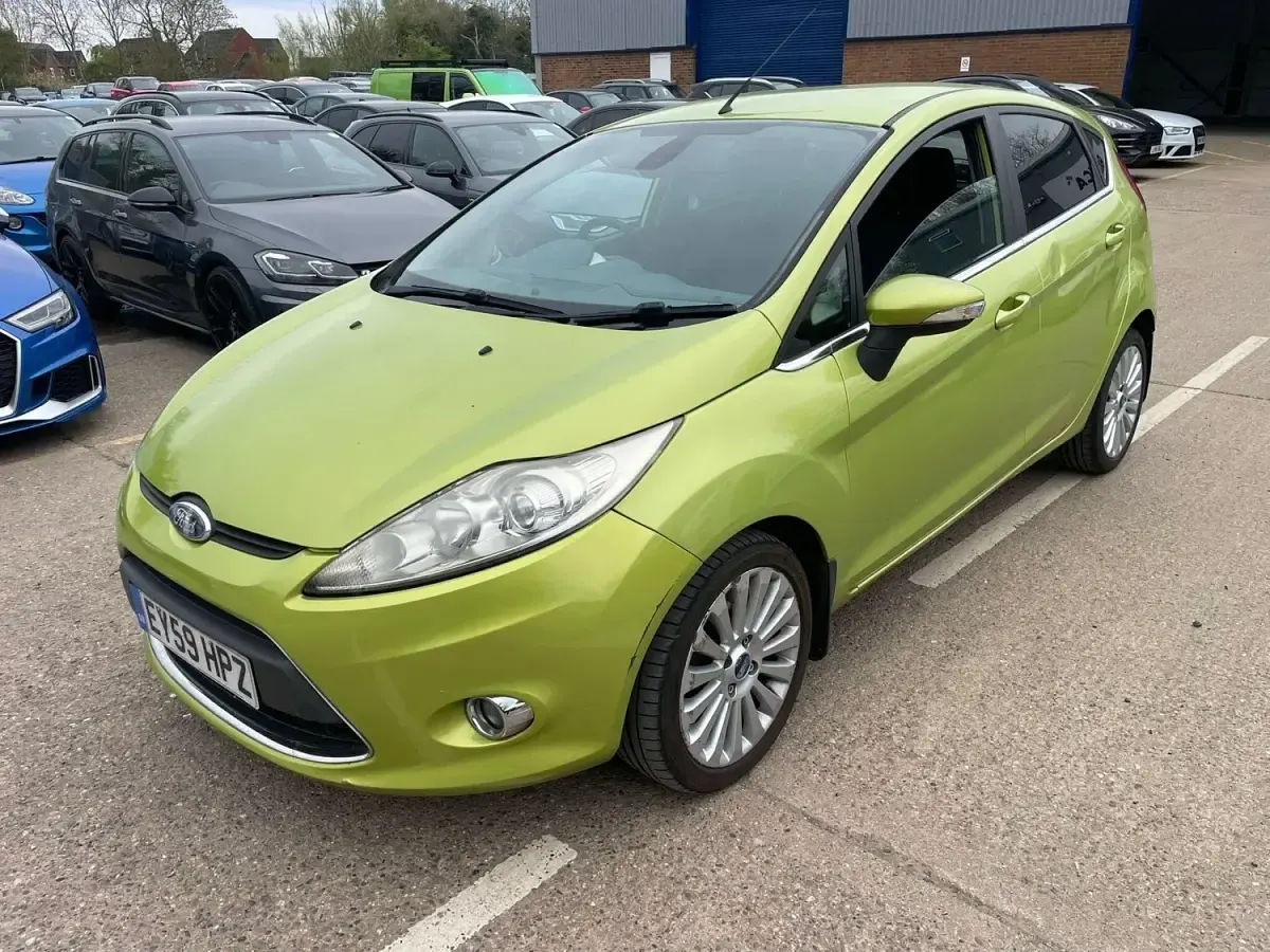 Begagnad Ford Fiesta Titanium 94 HK (69 kW) 2009 Grön Halvkombi