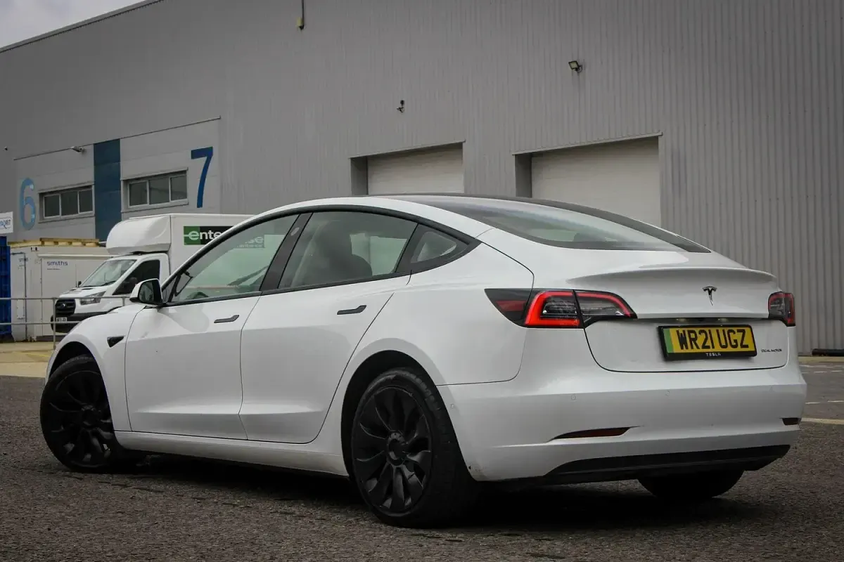 Used Tesla Model 3 366 kW (498 HP) 2021 White Sedan
