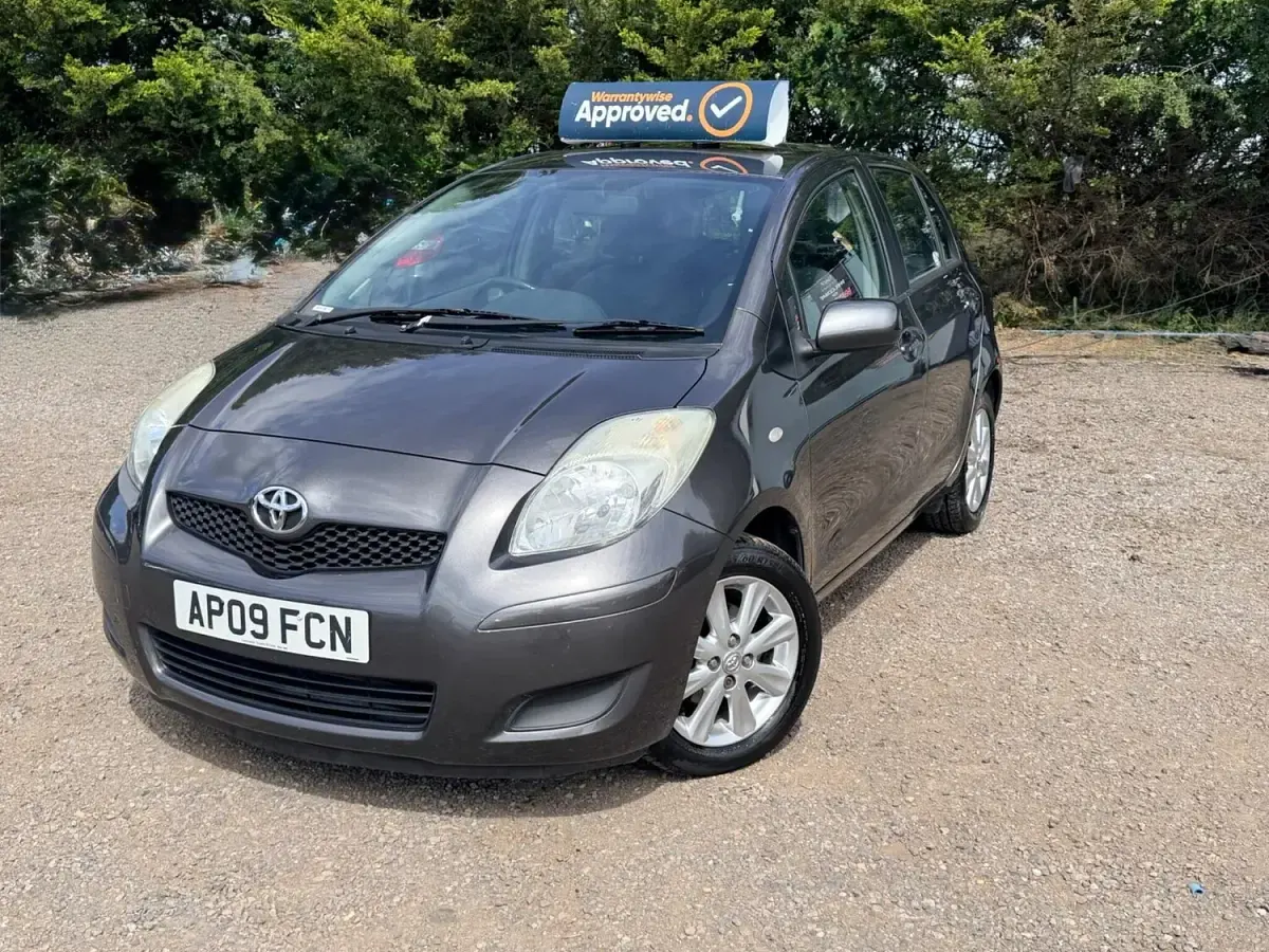 Used Toyota Yaris 101 HP (74 kW) 2009 Grey Hatchback