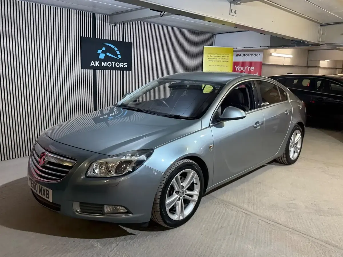 Used Vauxhall Insignia SRi 220 HP (161 kW) 2010 Silver Hatchback