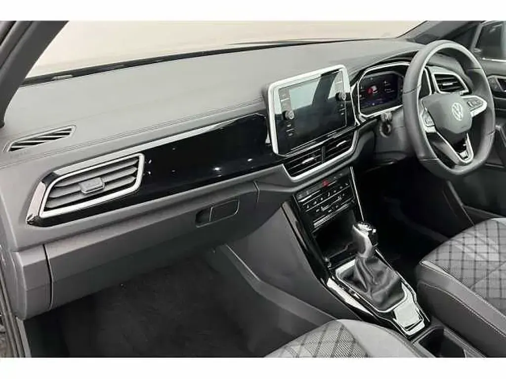 Usado VW T-Roc 150 HP (110 kW) 2025 SUV