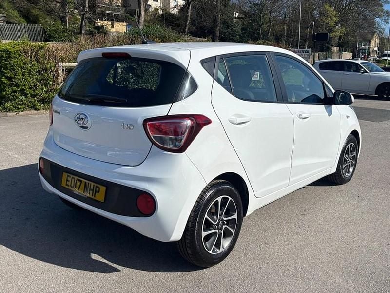 Begagnad Hyundai i10 SE 87 HK (63 kW) 2017 Vit Halvkombi