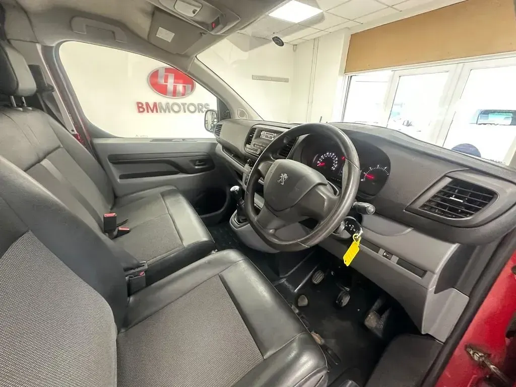 Used Peugeot Expert S 2017 Red Van