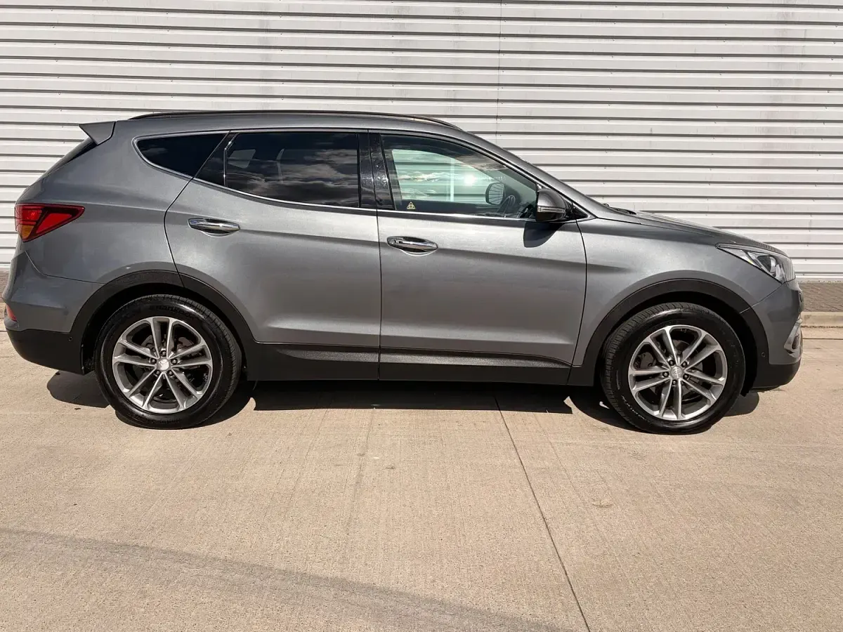 Used Hyundai Santa Fe Premium SE 197 HP (144 kW) 2018 Silver SUV