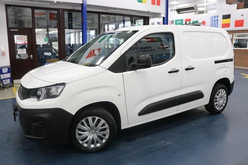 Used Peugeot Partner 100 HP (73 kW) 2020 White MPV