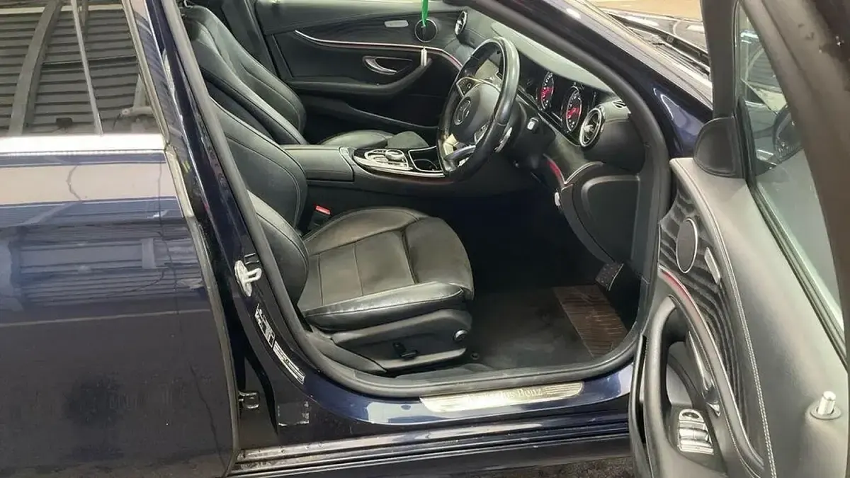 Used Mercedes E220 AMG line 2017 Blue Estate