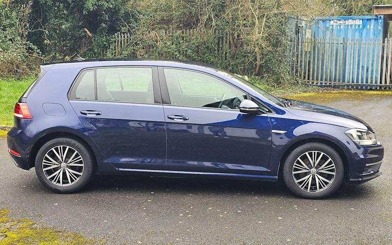 Used VW Golf VII SE 131 HP (96 kW) 2018 Blue Hatchback