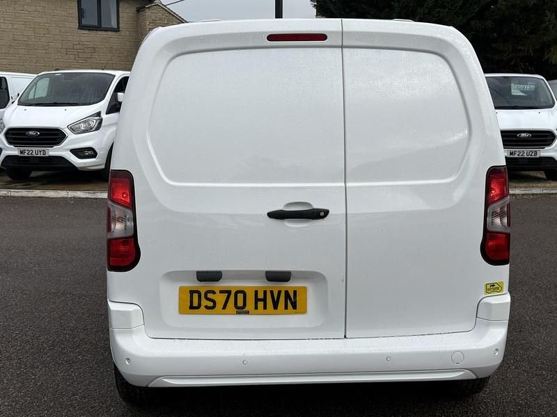 Used Vauxhall Combo Sportive 100 HP (73 kW) 2020 White Sedan
