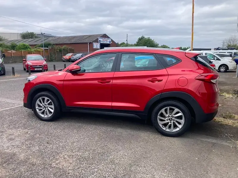 Used Hyundai Tucson SE 116 HP (85 kW) 2016 Red SUV