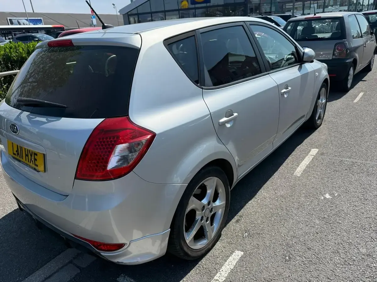 Used Kia Ceed 126 HP (92 kW) 2011 Silver Hatchback
