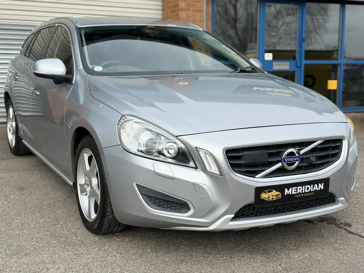 Used Volvo V60 SE Lux 180 HP (132 kW) 2026 Silver Estate