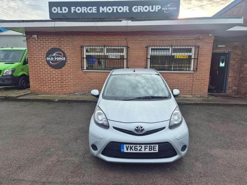 Used Toyota Aygo 68 HP (50 kW) 2012 Silver Hatchback