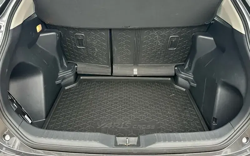 Used Toyota Yaris Cross 116 HP (85 kW) 2023 Grey SUV